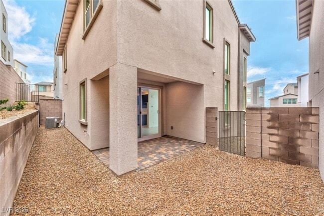 Building Photo - 661 Angel Aura St
