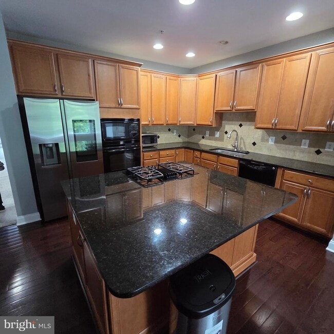Building Photo - 4121 Chariot Way