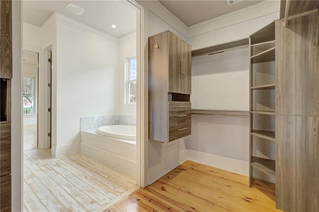 Building Photo - 10559 Serenbe Ln