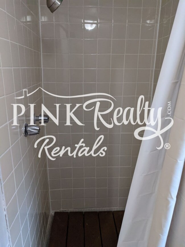 Building Photo - 15 Narrows Rd