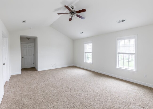 Building Photo - Huge house with vaulted ceilings and fence...