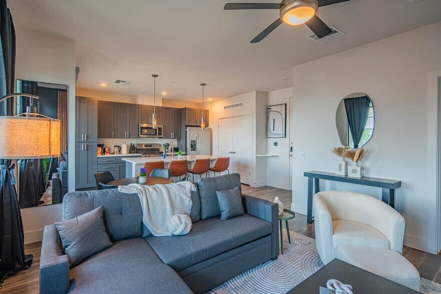 Building Photo - 15501 N Dial Blvd