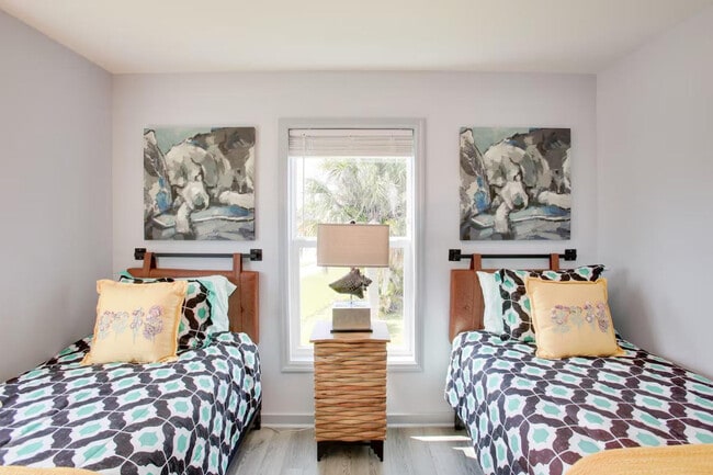 Building Photo - 13611 Catbird Dr