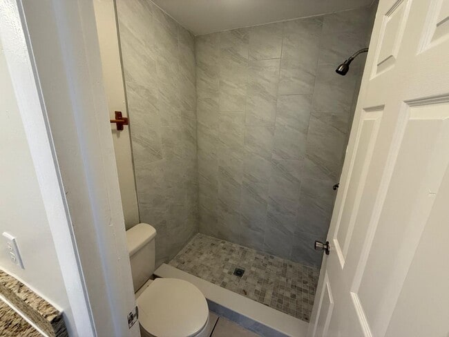 Building Photo - Spacious 3-Bedroom, 2-Bath Home in Prime O...
