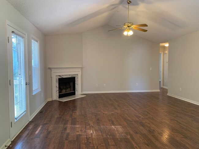 Building Photo - Clayton Ranch, 3 Bedrooms, Large Yard, App...