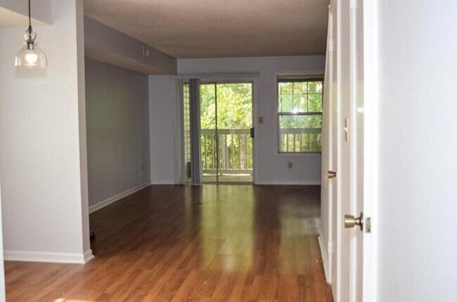 Building Photo - 249 Schultz St