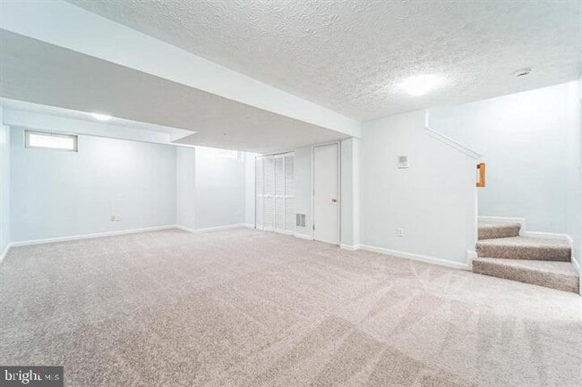 Building Photo - 11 Gemstone Ct