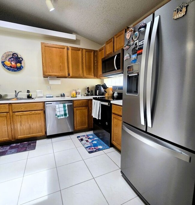 Building Photo - 3 Bdrm 2 Bath With Office in Waterford Lak...