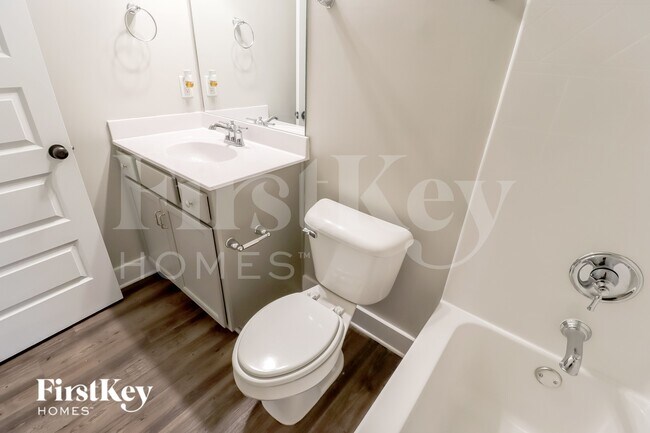 Building Photo - 1376 Woodridge Pl