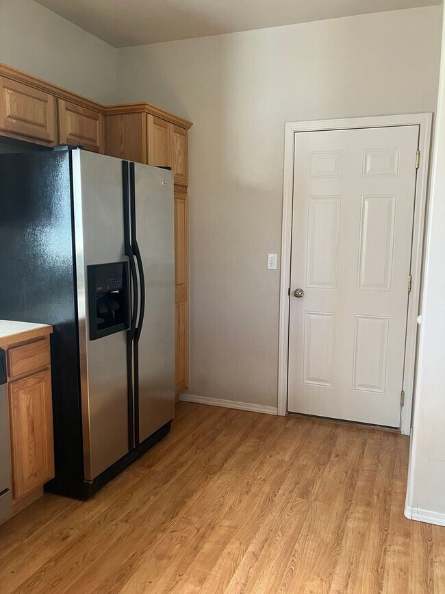 Building Photo - 1302 Kremer-2