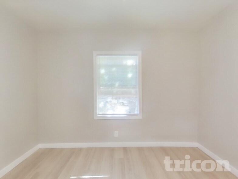 Building Photo - 627 Pierce St