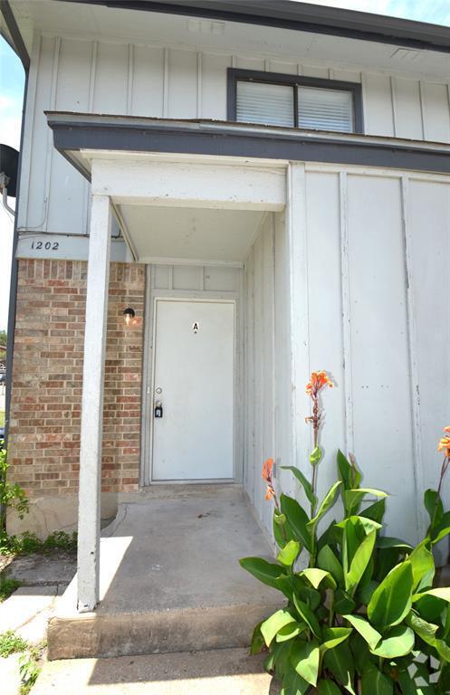 Building Photo - 1202 Southport Dr