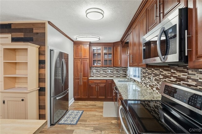 Building Photo - 13 E Edgewater Dr