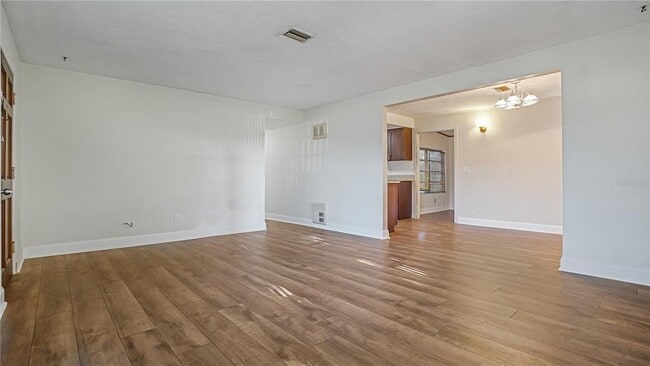 Building Photo - 5219 Bonnie Brae Cir
