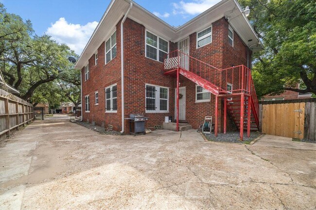 Building Photo - 4305 Polk St