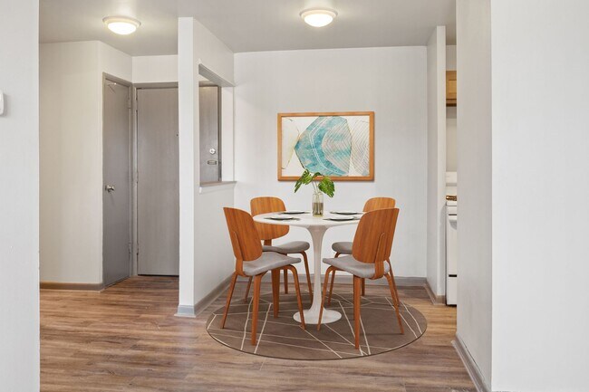 Building Photo - Ample Closet Space