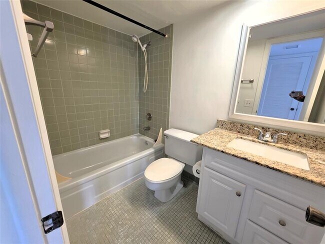 Building Photo - 2320 S Cypress Bend Dr