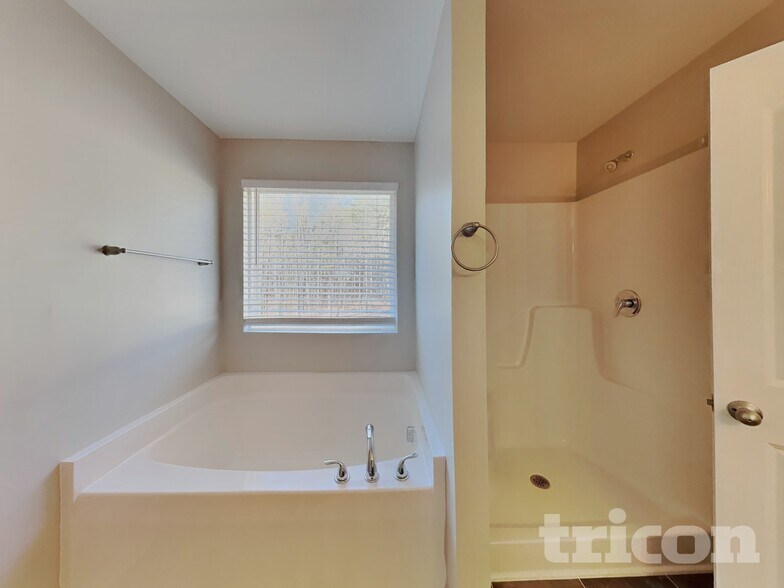 Building Photo - 30 Gold Rush Ct