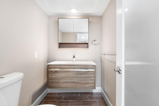 Building Photo - 2851 S Palm Aire Dr