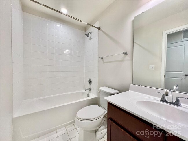 Building Photo - 310 Willow Wood Ct