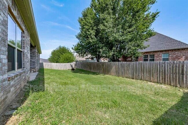 Building Photo - 4402 SW Alfalfa Ave