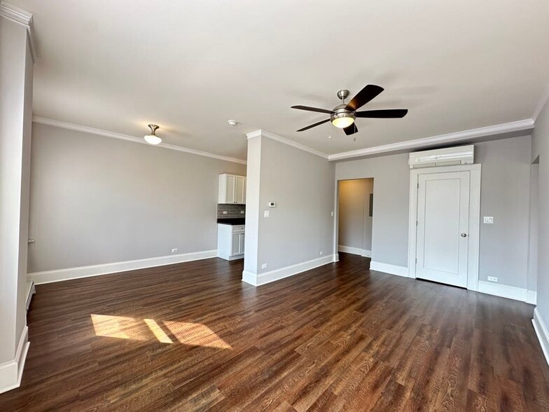 Building Photo - 817 W Lakeside Pl