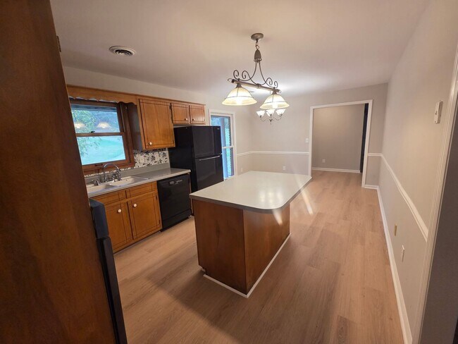 Building Photo - Charming 3BR/2BA Home in Woodbury!