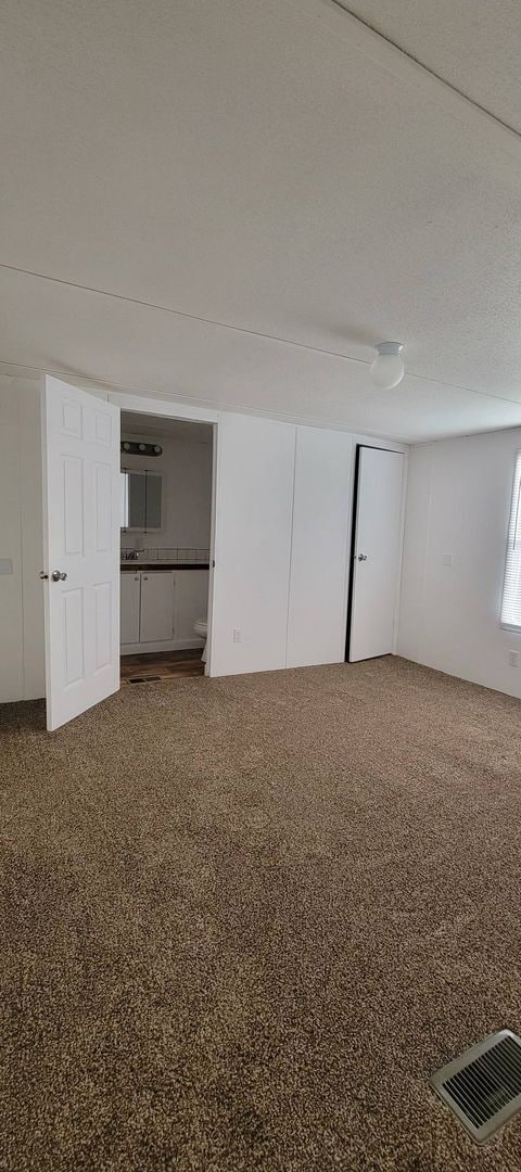 Building Photo - Ready to Move in