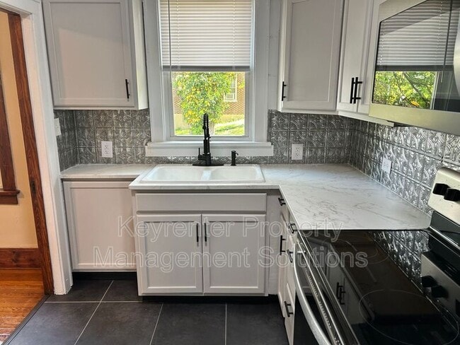 Building Photo - 210 Biltmore St