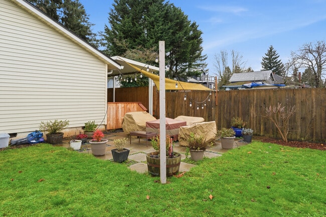 Building Photo - 5003 NE Mason St