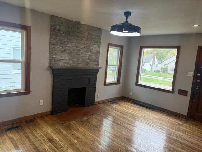 Building Photo - 1050 Bulen Ave