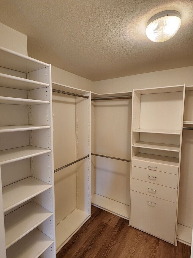 Building Photo - Beautiful Upgraded Home in RSM!