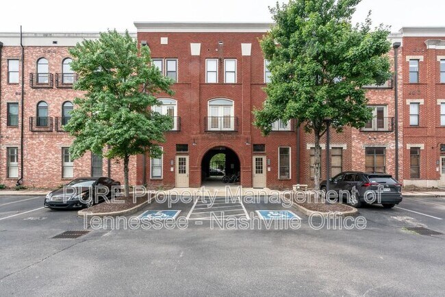 Building Photo - 760 Wedgewood Park