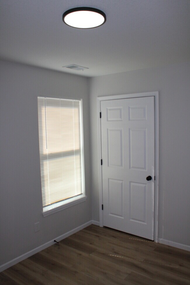 Building Photo - 3bed 1 bath in Independence - Newer Build