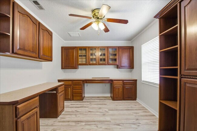 Building Photo - 525 Cullaro Ln