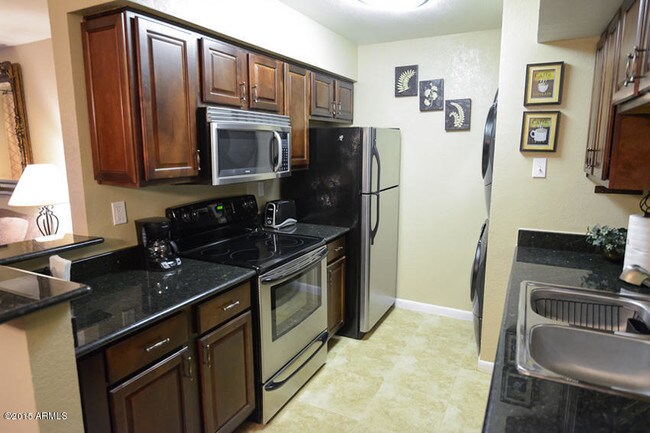 Building Photo - 5995 N 78th St