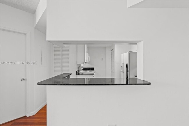 Building Photo - 701 Brickell Key Blvd