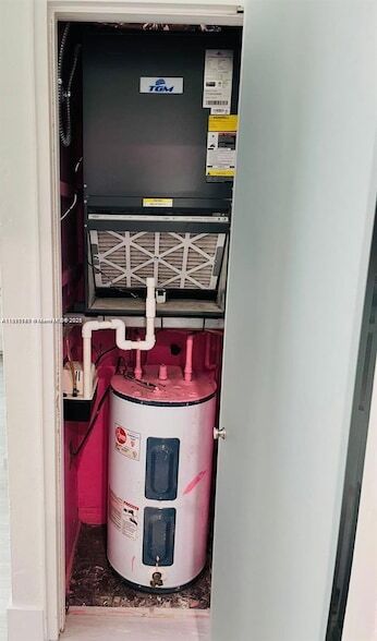 Building Photo - 872 NW 16th Terrace