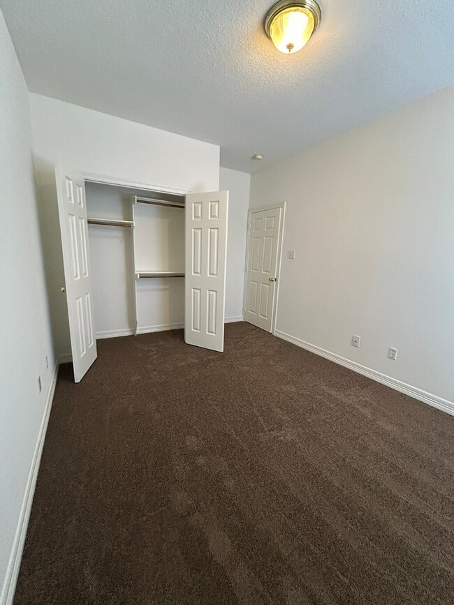 Building Photo - 1419 Miller Ave