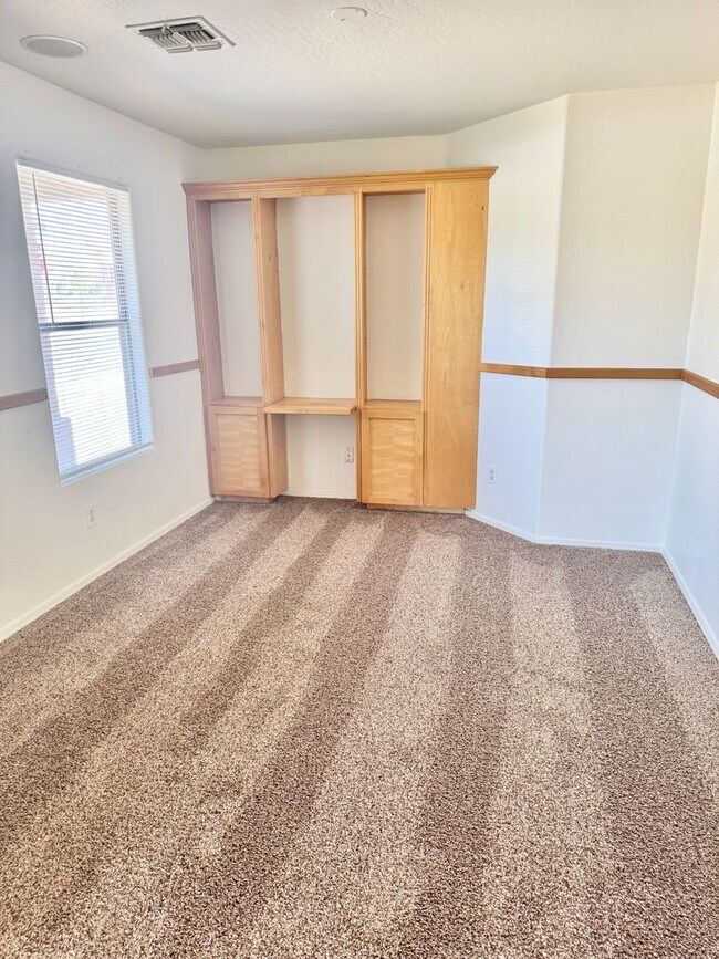 Building Photo - 2106 W Alta Vista Rd