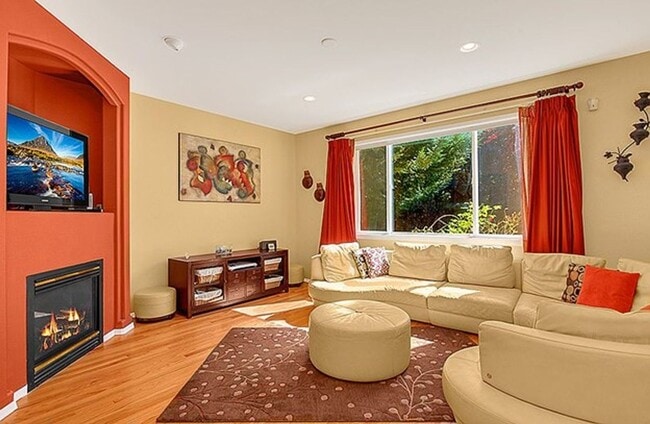 Building Photo - A Beautiful Picture Perfect Home with 4 Be...