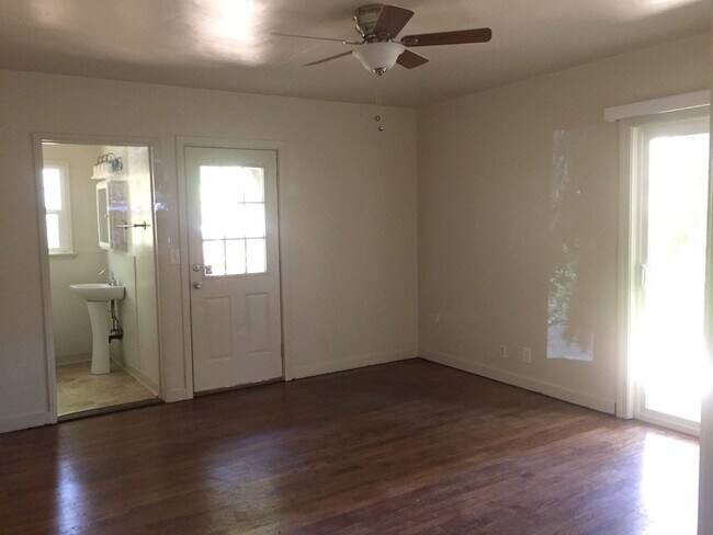 Building Photo - **Reserve for SUMMER 2026** - Tropicana House