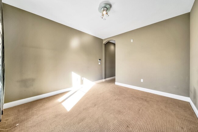 Building Photo - 3-Bedroom Townhome for Rent in Fremont!