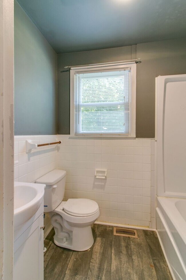 Building Photo - 430 Kelly Ln