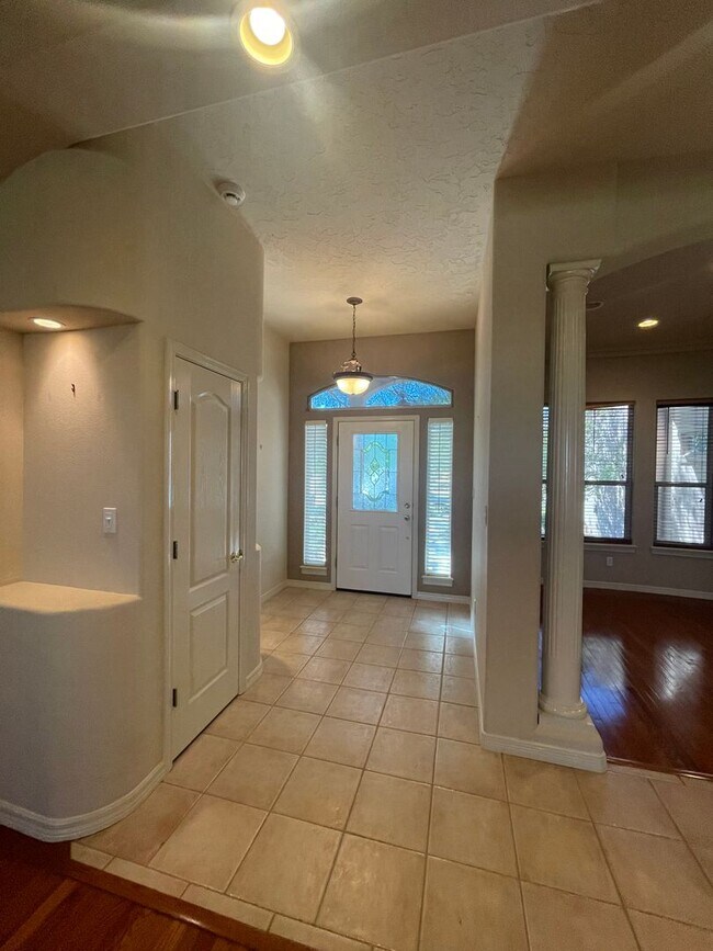 Building Photo - Gorgeous Home in Sonoma Ranch off Golf Club Rd!