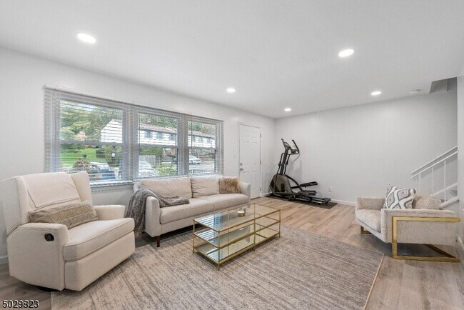 Building Photo - 122 Stedwick Dr