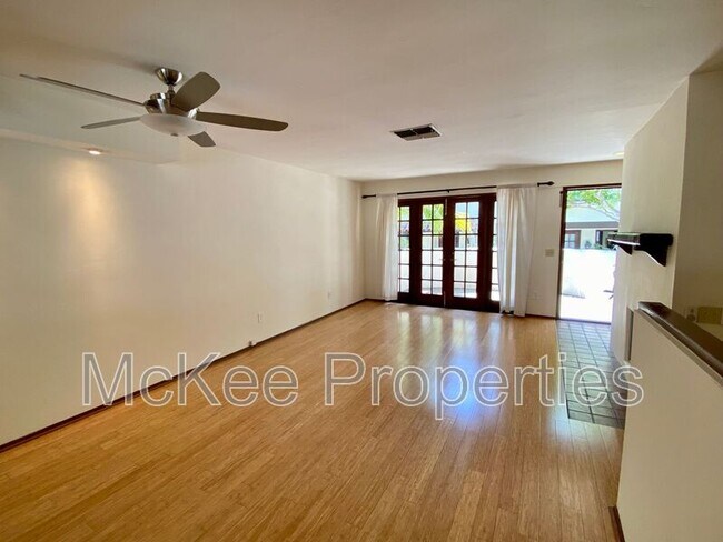 Building Photo - 8668 Villa La Jolla Dr