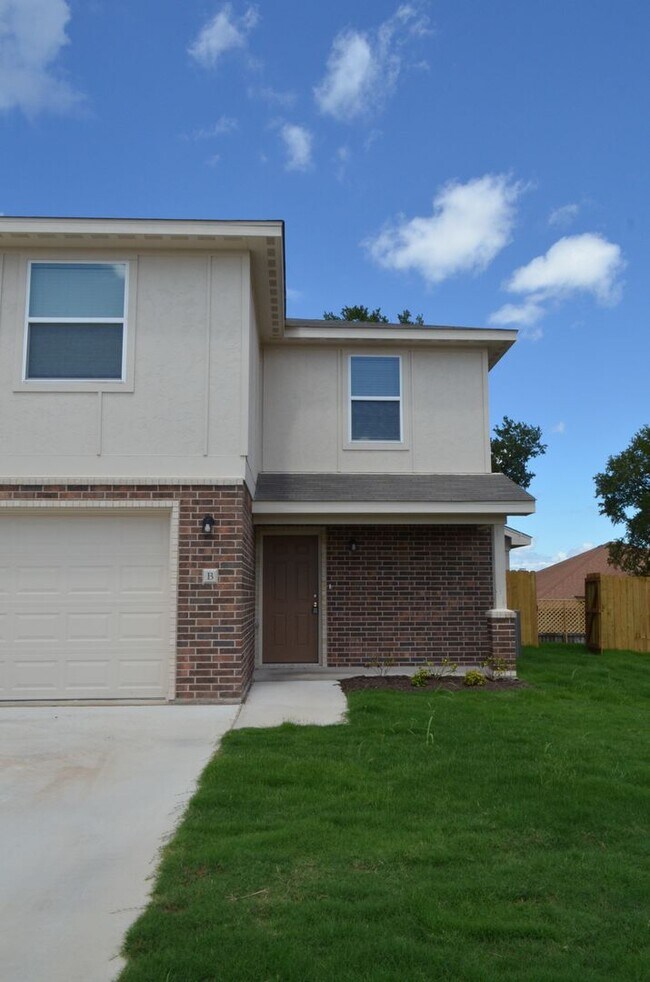 Primary Photo - 1701 Castroville Trl