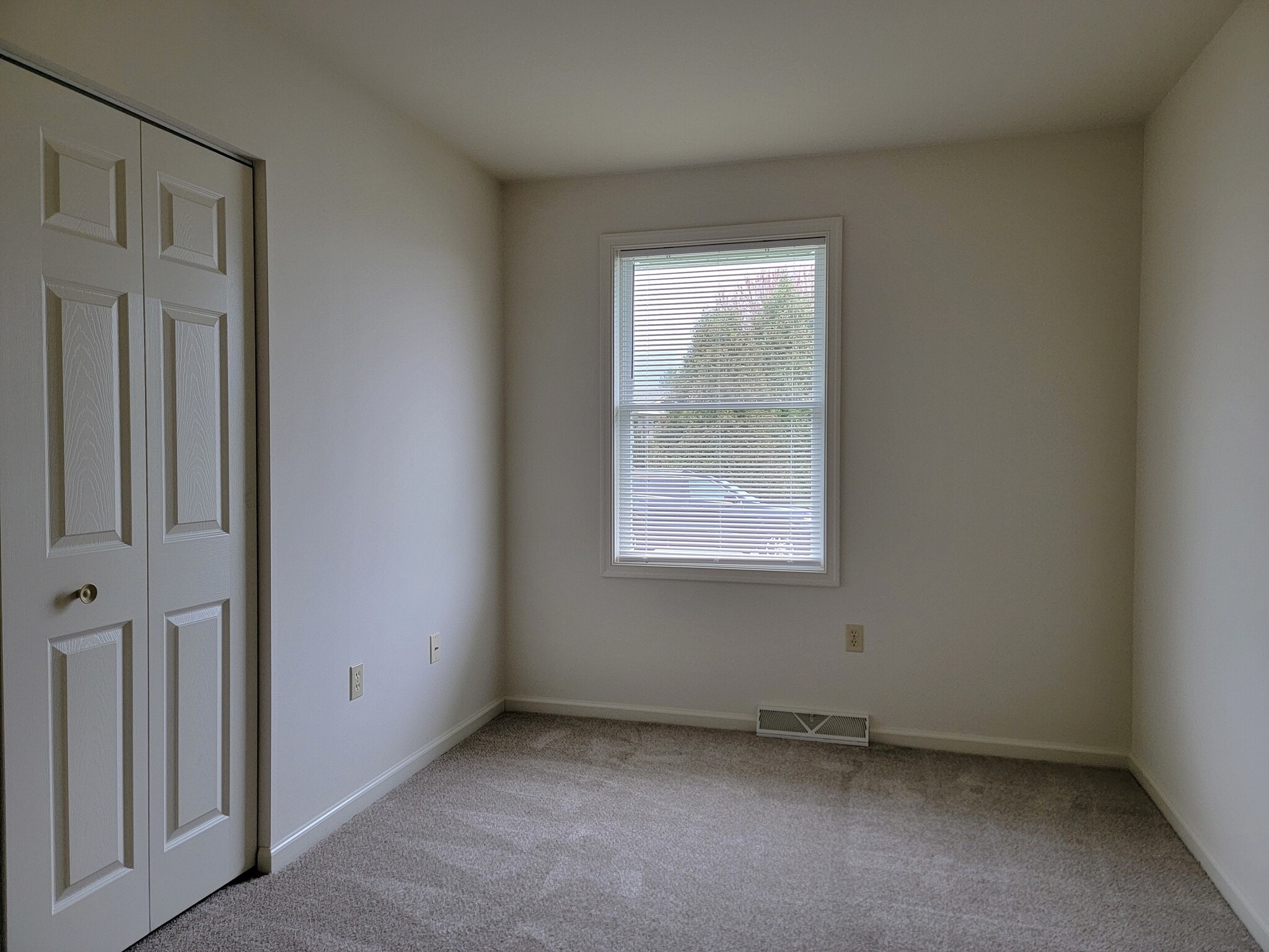 Building Photo - 3 Abbey Ln