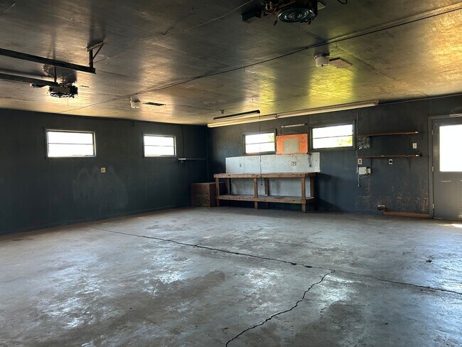 Building Photo - 1186 NE Alpine Ave
